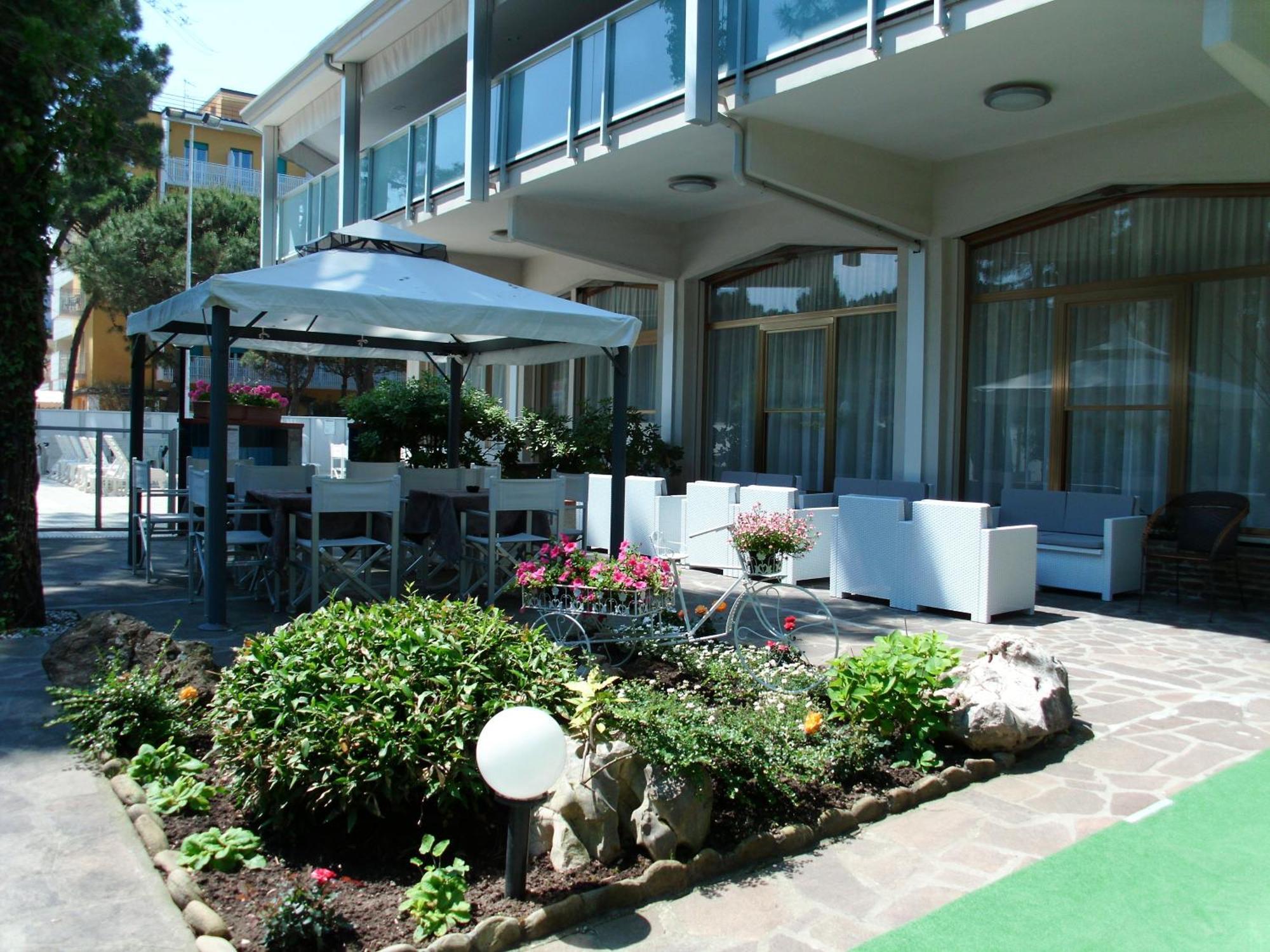 Hotel Sahara Milano Marittima Eksteriør bilde